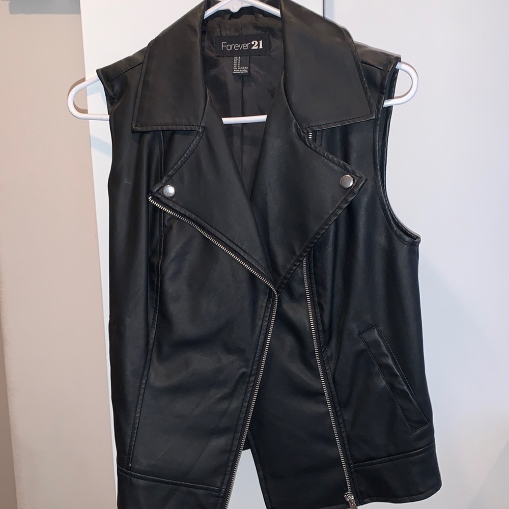 F21 FAUX LEATHER VEST